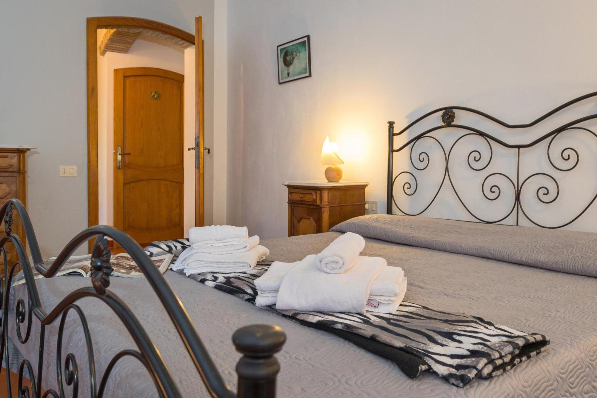 I Cavalleggeri Villa กัสตาลเญโต การ์ดุชชี ภายนอก รูปภาพ
